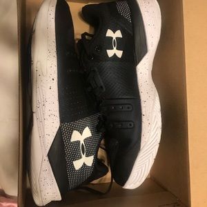 Women’s volleyball shoes